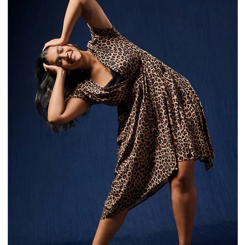 Torrid - LEOPARD PRINT CHALLIS BUTTON FRONT SHARKBITE MIDI DRESS